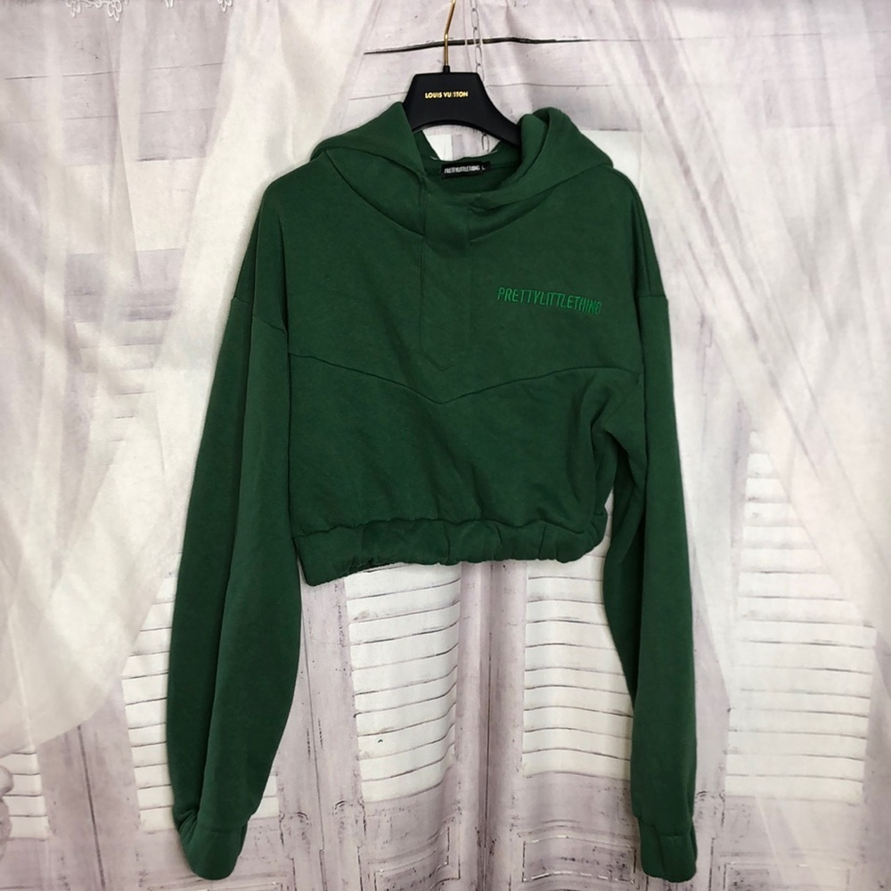Pretty little thing green crop Hoodie
